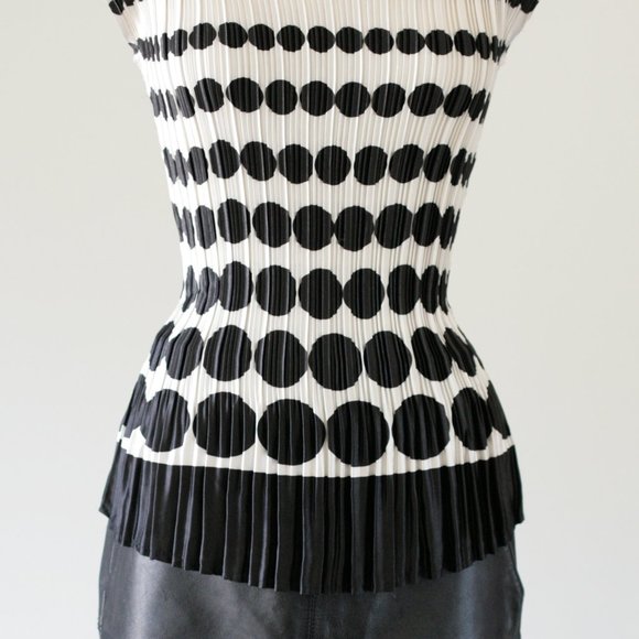 Y2K Pleated Black and White Polka Dot Blouse - Picture 3 of 6